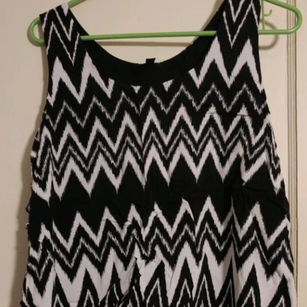 BOGO🎀BUNDLE OF 2 Tank Tops- Size Medium - Picture 5 of 6